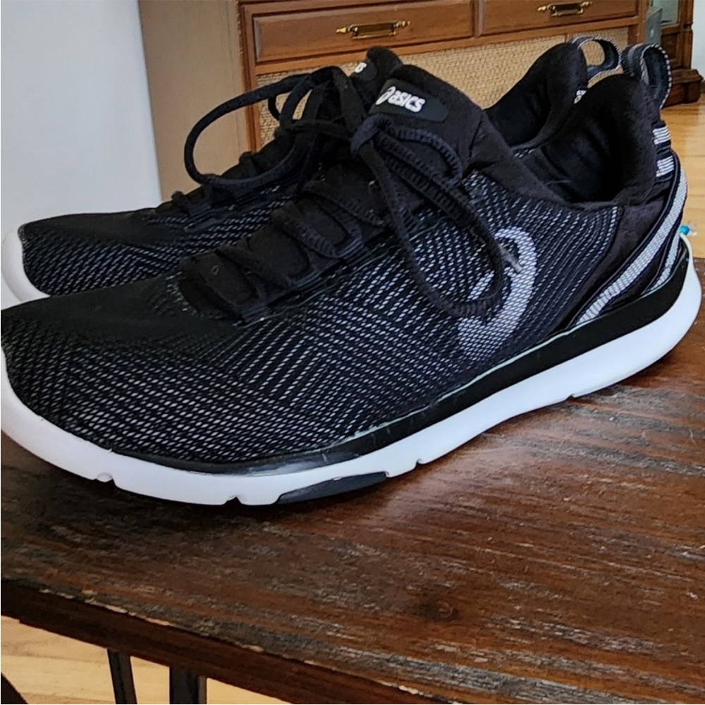 30% off bundles of 2 or more items!Asics gel sana 3 size 8